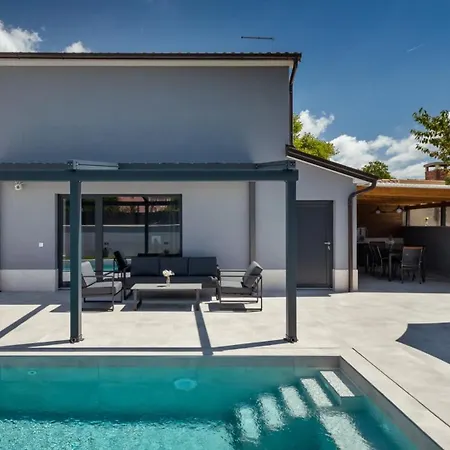 Modern Ana With 2 Bedrooms In Tinjan * Brecevici