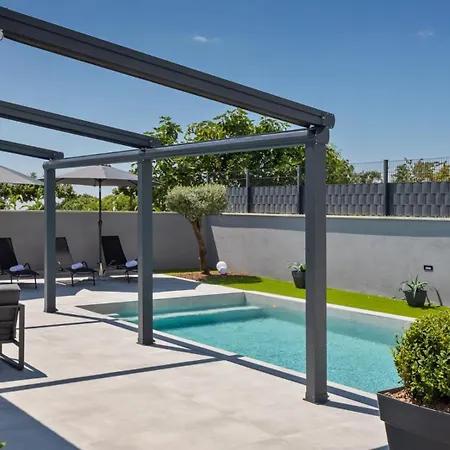 Modern Ana With 2 Bedrooms In Tinjan וילה *
