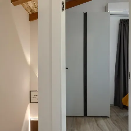 Modern Ana With 2 Bedrooms In Tinjan Brecevici