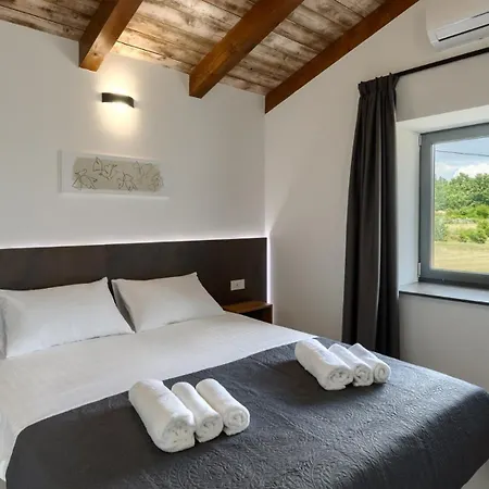 וילה Modern Ana With 2 Bedrooms In Tinjan *