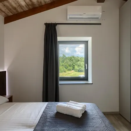 וילה Modern Ana With 2 Bedrooms In Tinjan *