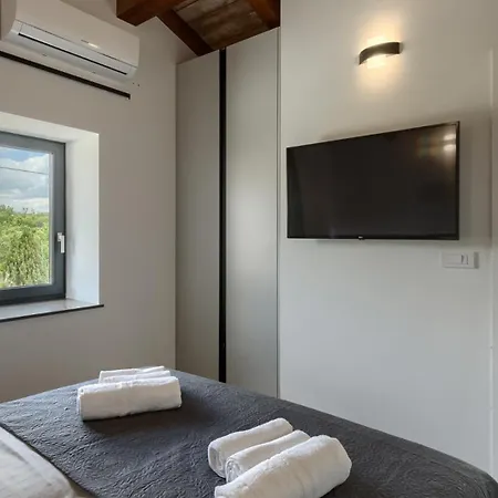 Modern Ana With 2 Bedrooms In Tinjan