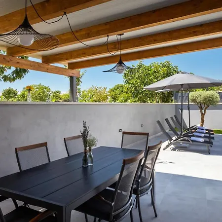וילה Modern Ana With 2 Bedrooms In Tinjan