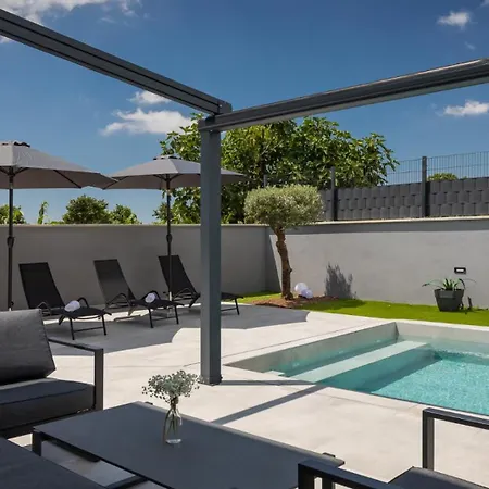 וילה Modern Ana With 2 Bedrooms In Tinjan *