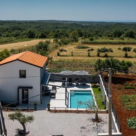 Modern Ana With 2 Bedrooms In Tinjan *