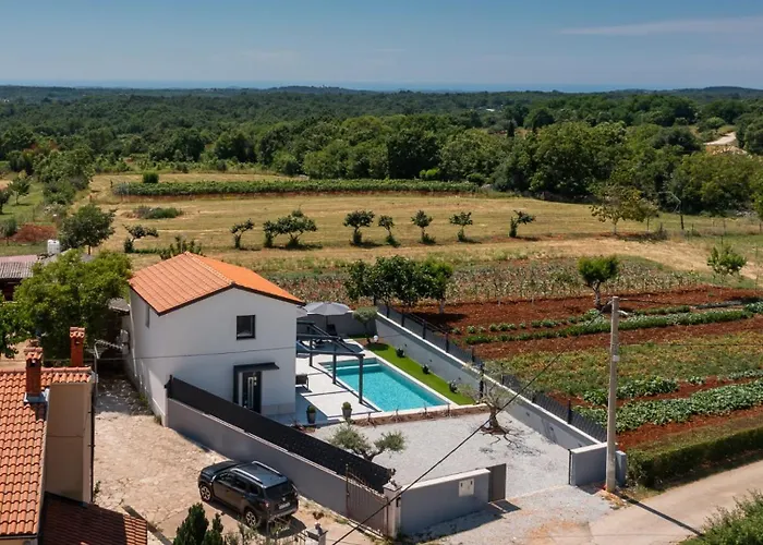 Modern Ana With 2 Bedrooms In Tinjan *