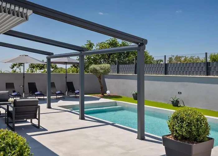 Modern Ana With 2 Bedrooms In Tinjan Villa *