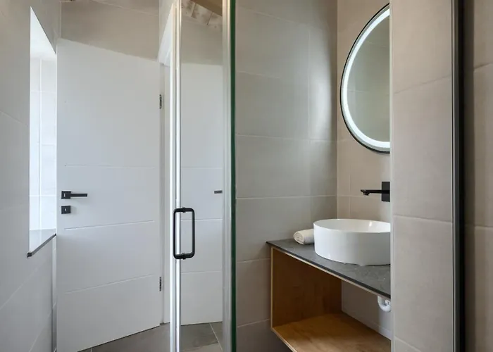 Modern Ana With 2 Bedrooms In Tinjan *