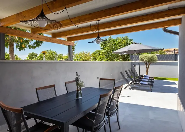 Villa Modern Ana With 2 Bedrooms In Tinjan