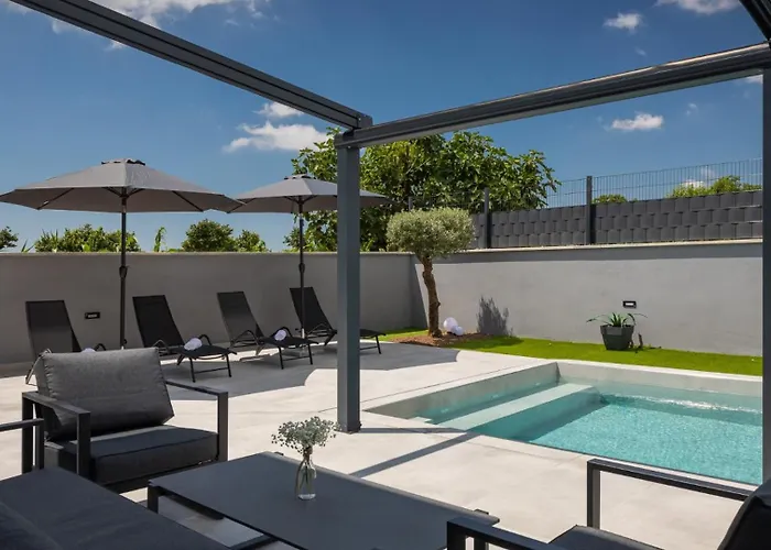 Villa Modern Ana With 2 Bedrooms In Tinjan *