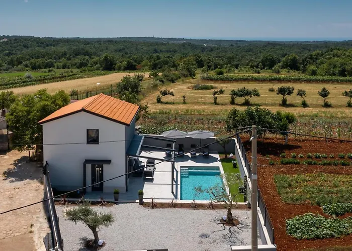 Modern Ana With 2 Bedrooms In Tinjan *